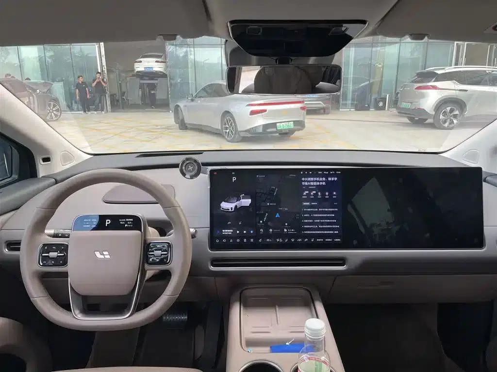 Li Auto i8 2025 Standard Edition — миниатюра 4