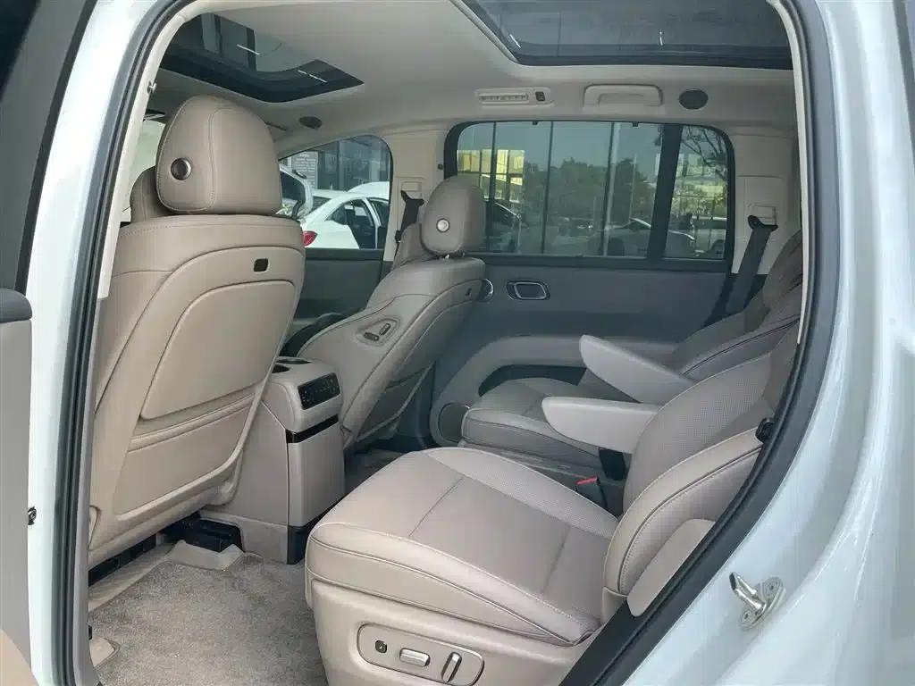 Li Auto i8 2025 Standard Edition — миниатюра 5
