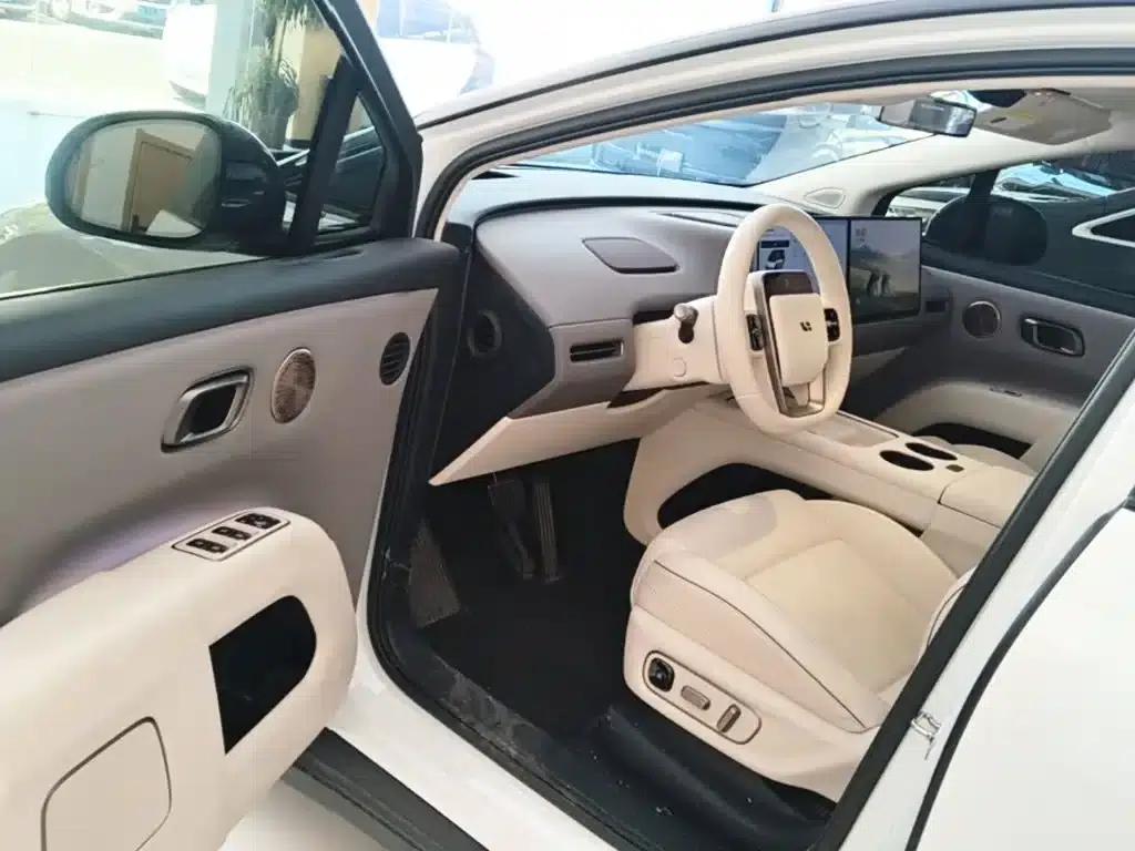 Li Auto i8 2025 Standard Edition — миниатюра 16