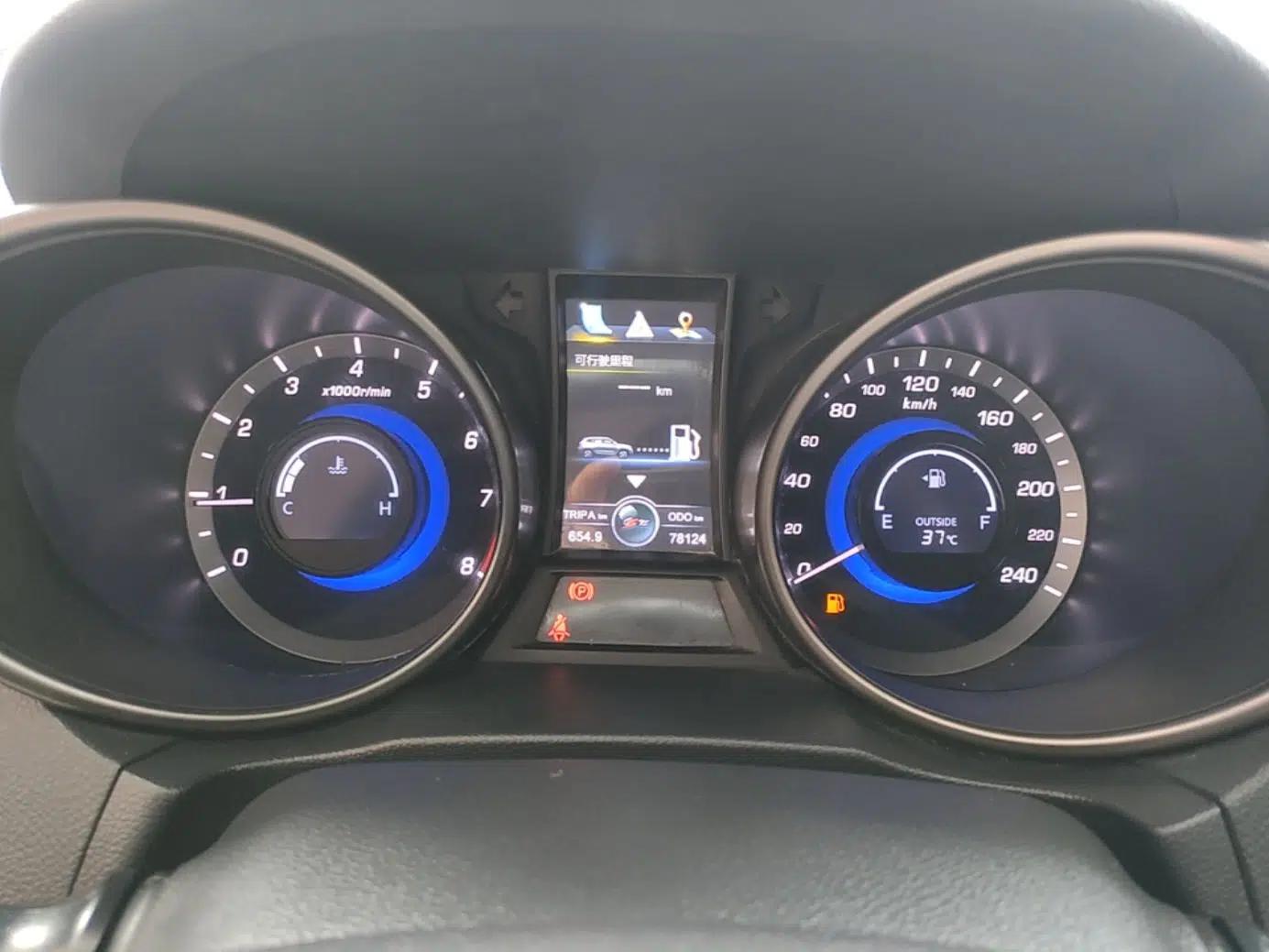 CHANGAN CS75 2016 2.0L Manual Luxury Version China IV Standard — миниатюра 14