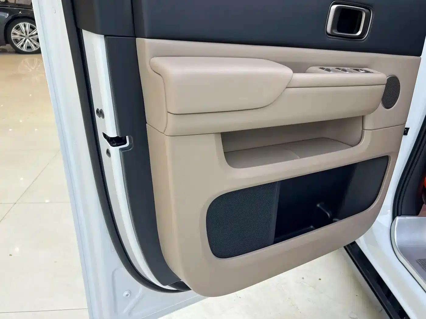Li Auto MEGA 2025 Home Edition — миниатюра 19