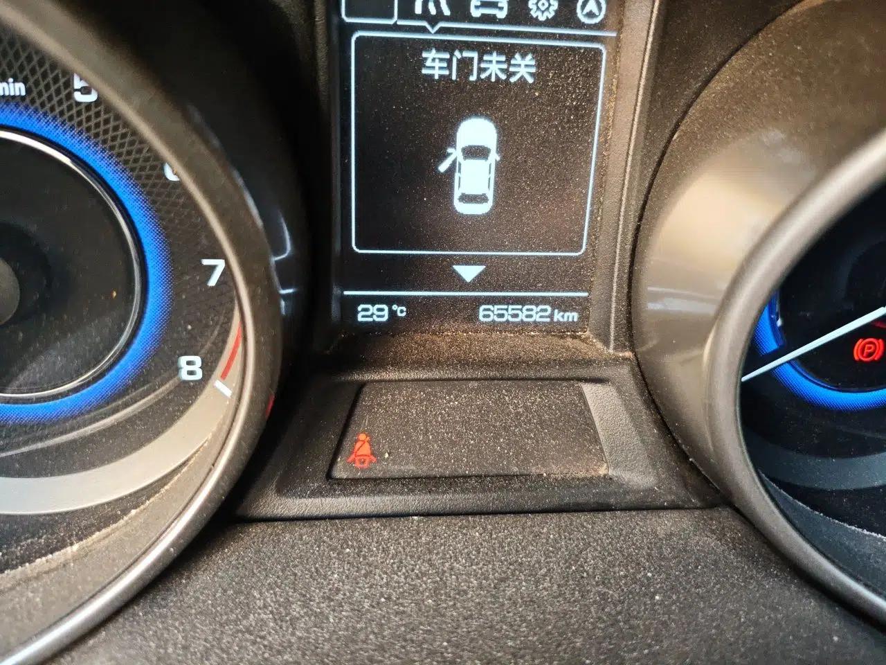 CHANGAN CS35 2017 1.6L Manual Luxury Model — миниатюра 12