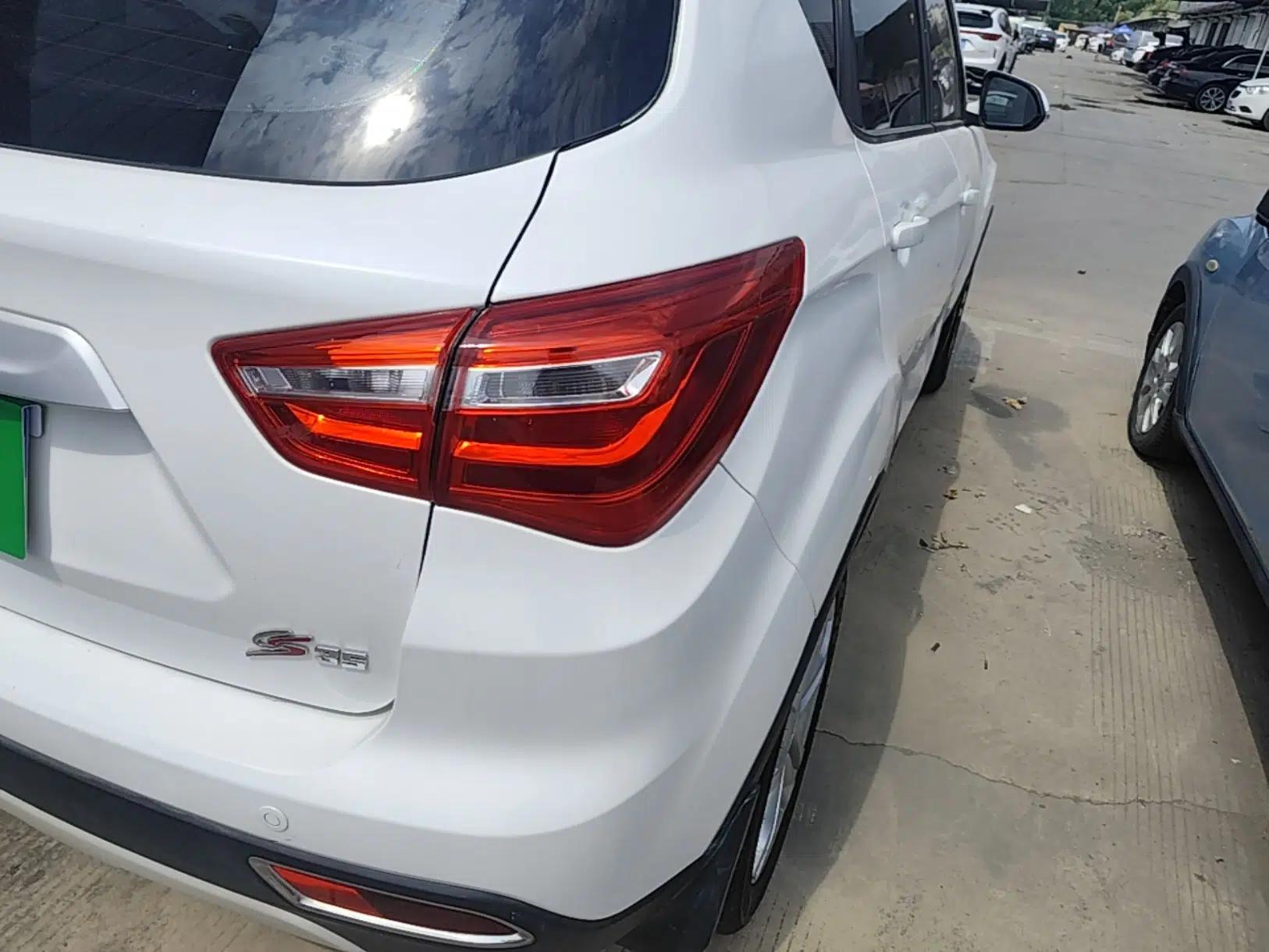CHANGAN CS35 2017 1.6L Manual Luxury Model — миниатюра 9