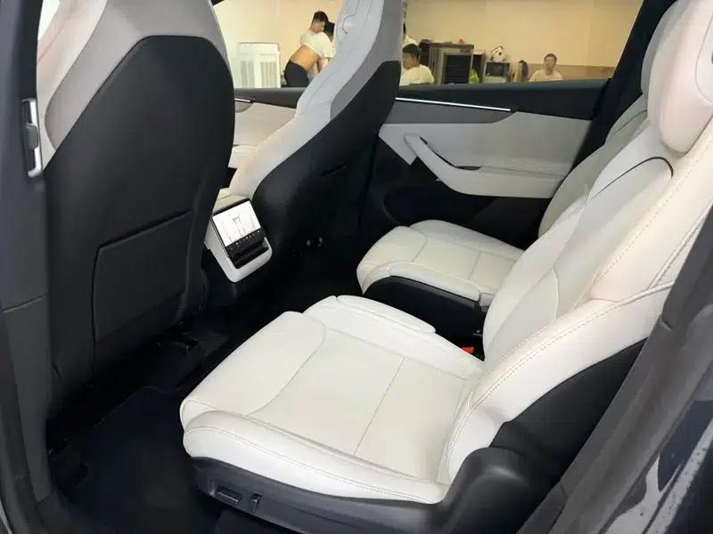 Model Y L 2026 Standard Edition — миниатюра 11