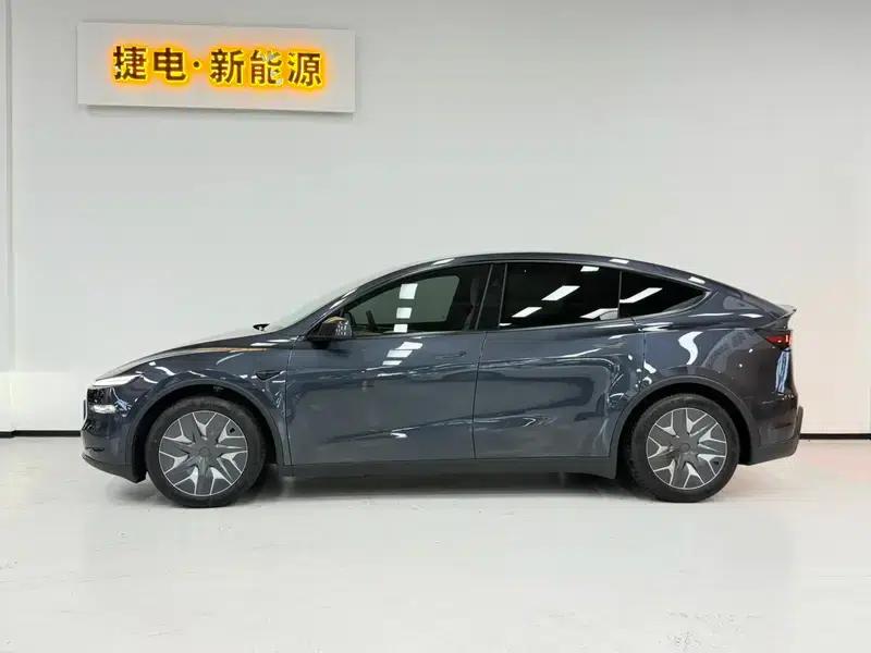 Model Y L 2026 Standard Edition — миниатюра 3