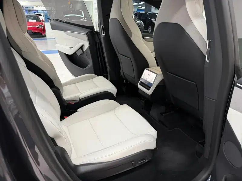 Model Y L 2026 Standard Edition — миниатюра 5