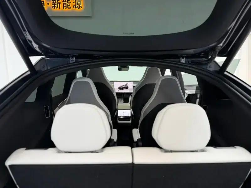 Model Y L 2026 Standard Edition — миниатюра 7