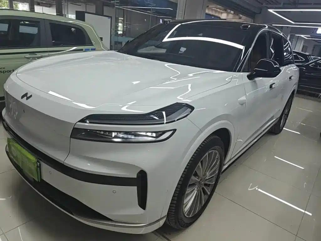 2025 Chevrolet L90 Max 7-seater — миниатюра 2