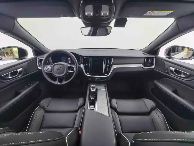 2025 Volvo S60 B4 Smart Sport Edition — миниатюра 16