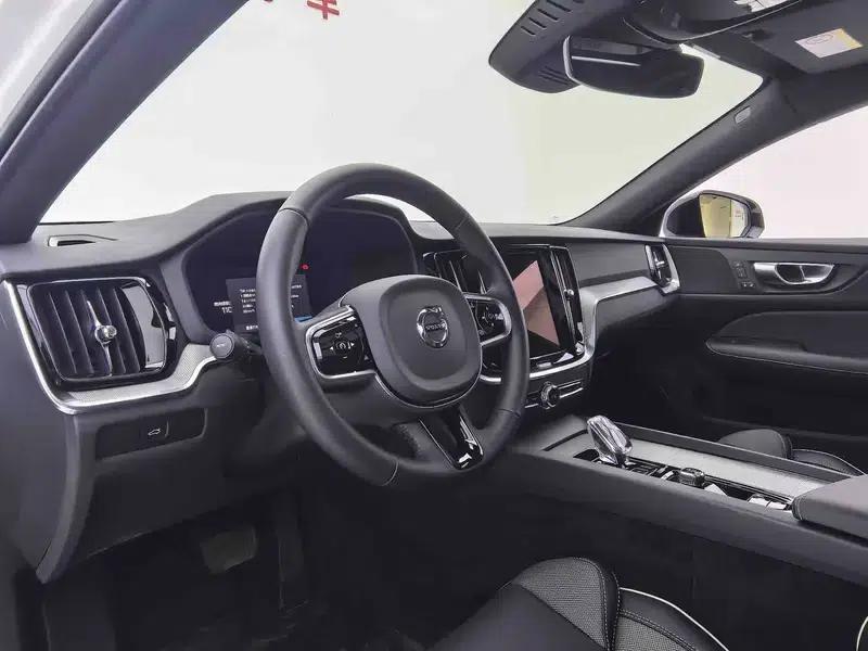 2025 Volvo S60 B4 Smart Sport Edition — миниатюра 21