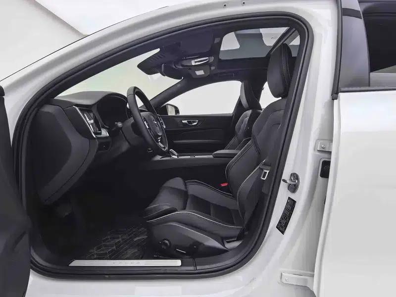 2025 Volvo S60 B4 Smart Sport Edition — миниатюра 23
