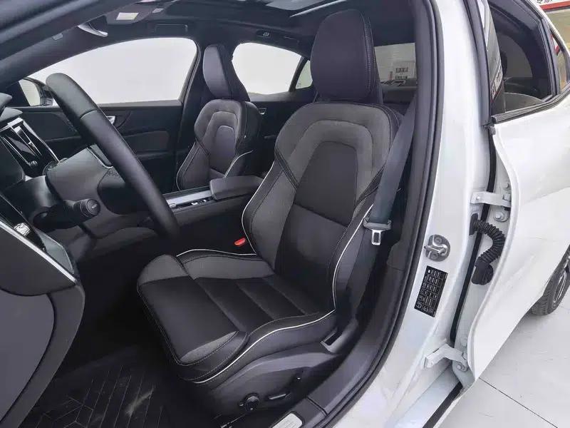 2025 Volvo S60 B4 Smart Sport Edition — миниатюра 24
