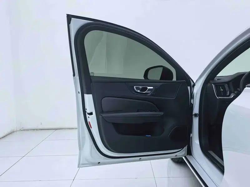 2025 Volvo S60 B4 Smart Sport Edition — миниатюра 28