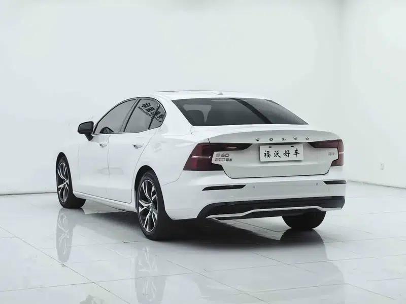 2025 Volvo S60 B4 Smart Sport Edition — миниатюра 4
