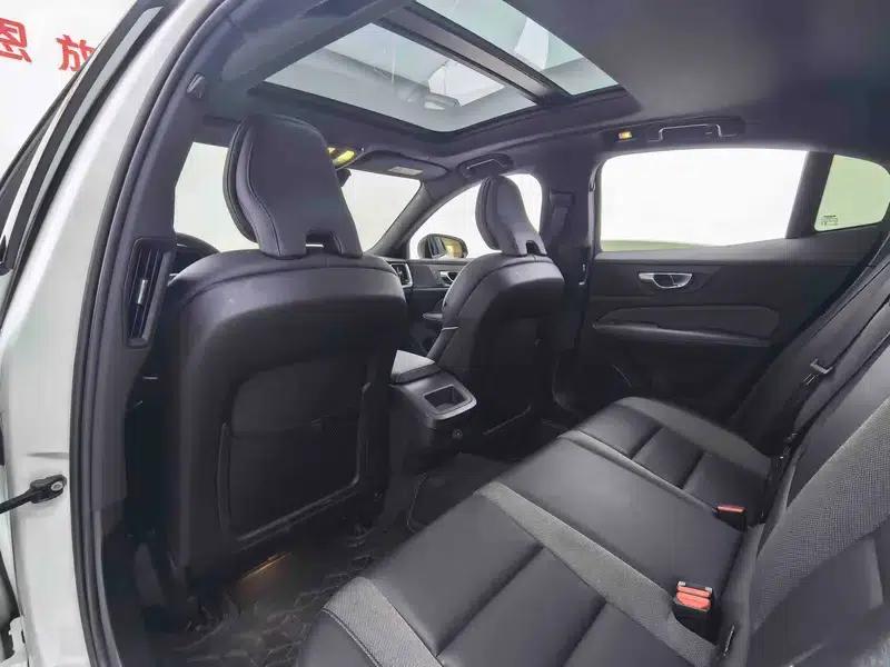 2025 Volvo S60 B4 Smart Sport Edition — миниатюра 31