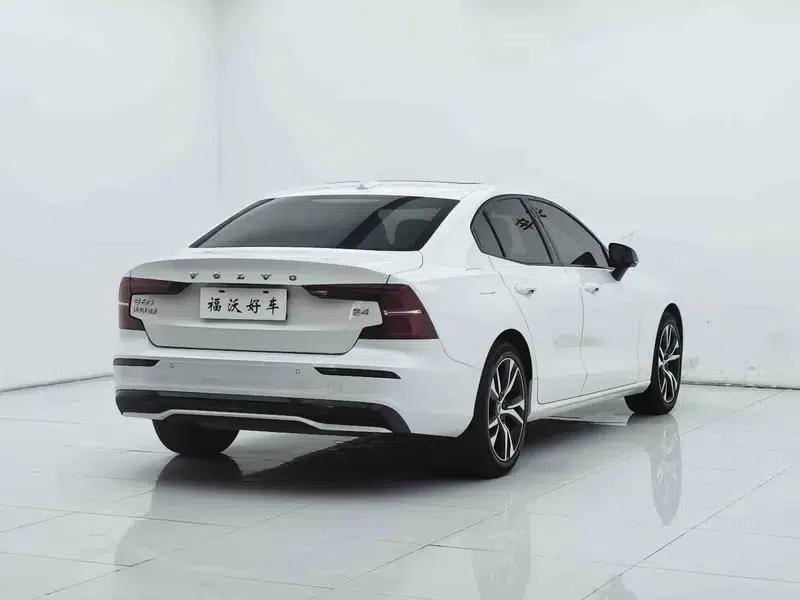 2025 Volvo S60 B4 Smart Sport Edition — миниатюра 6