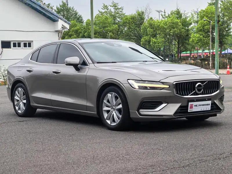 Volvo S60 2020 T3 Smart Luxury Edition — миниатюра 3