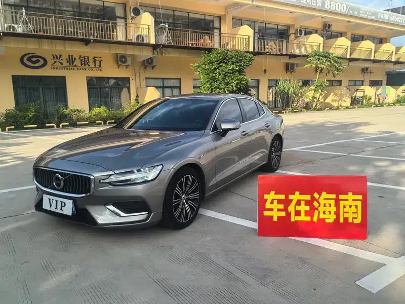 2022 Volvo S60 B4 Smart Luxury Edition — миниатюра 1