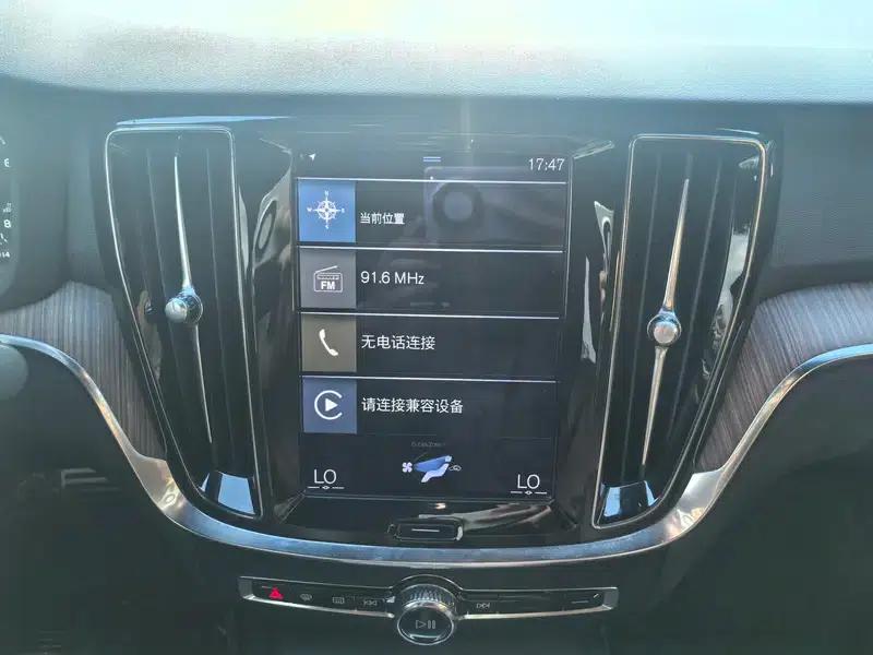 2022 Volvo S60 B4 Smart Luxury Edition — миниатюра 17