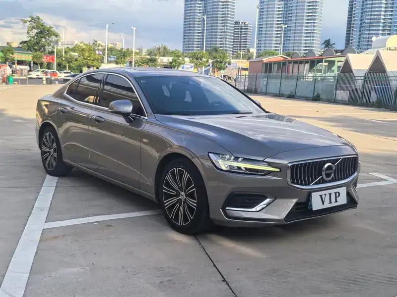 2022 Volvo S60 B4 Smart Luxury Edition — миниатюра 3