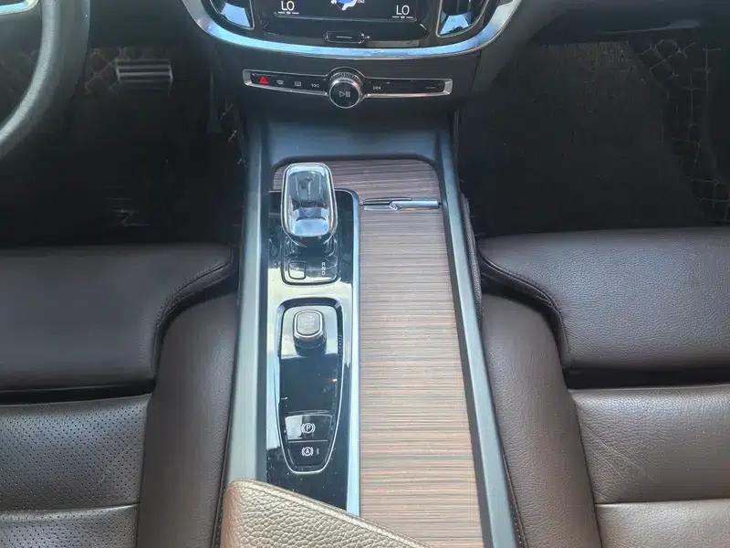 2022 Volvo S60 B4 Smart Luxury Edition — миниатюра 23