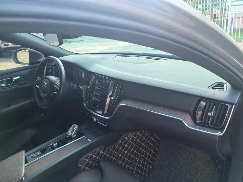 2022 Volvo S60 B4 Smart Luxury Edition — миниатюра 24