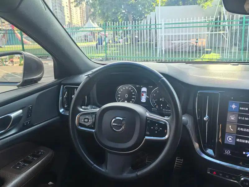 2022 Volvo S60 B4 Smart Luxury Edition — миниатюра 26