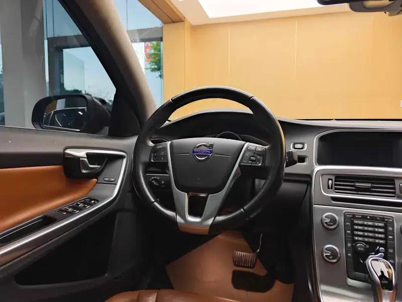 2017 Volvo S60L T4 Smart Edition — миниатюра 22