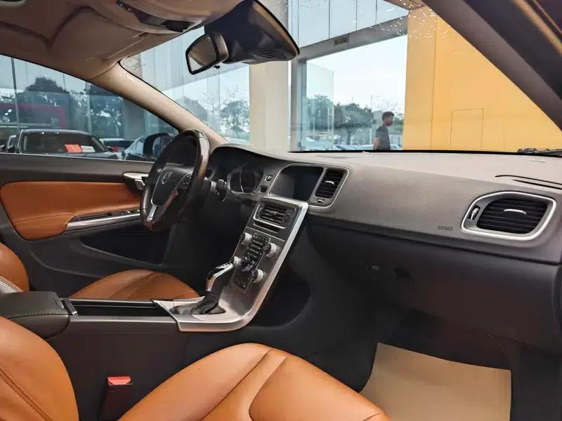 2017 Volvo S60L T4 Smart Edition — миниатюра 25
