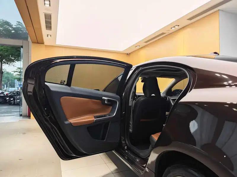 2017 Volvo S60L T4 Smart Edition — миниатюра 34
