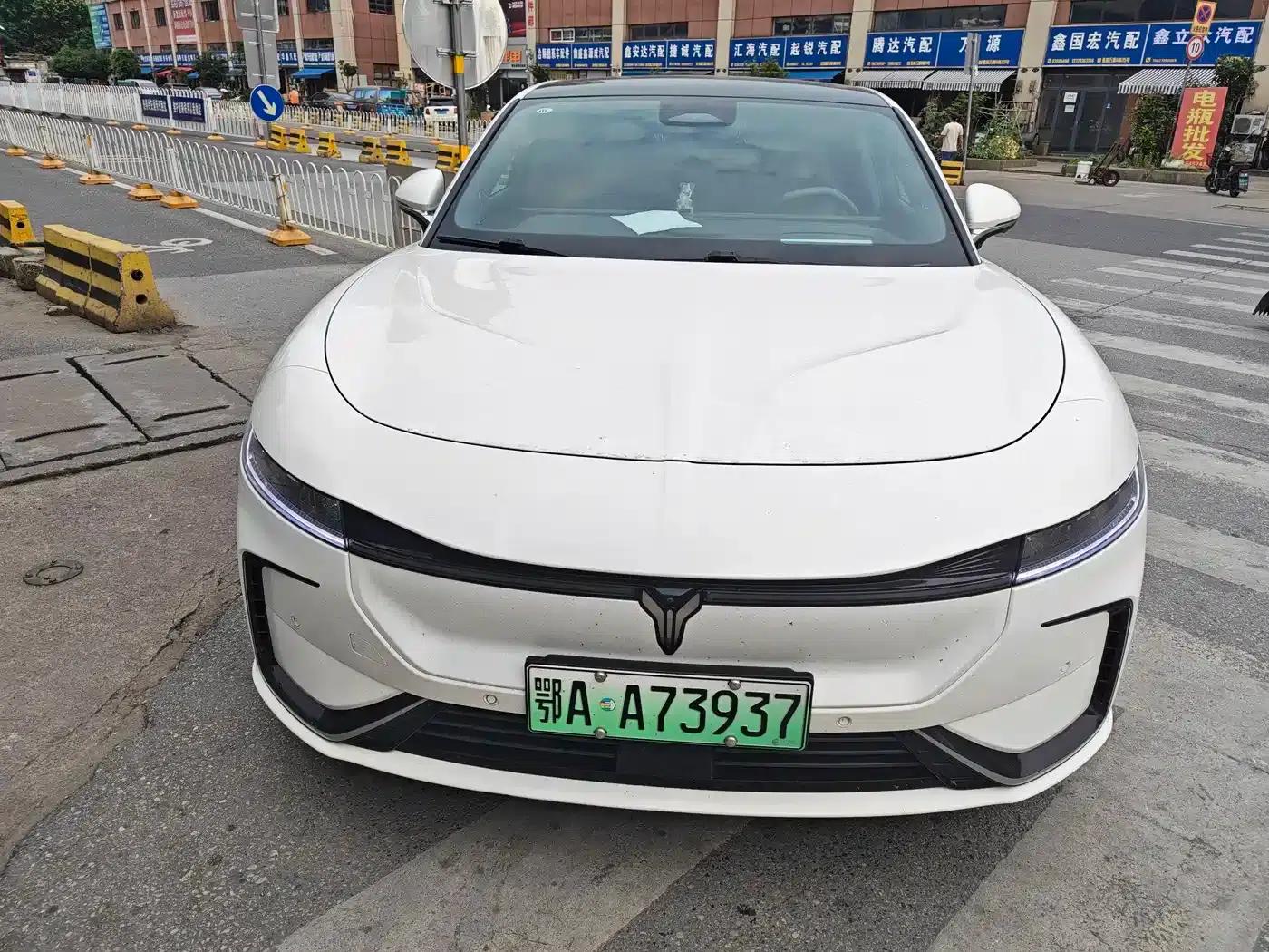 Voyah Chase 2023 AWD Standard Edition — миниатюра 2