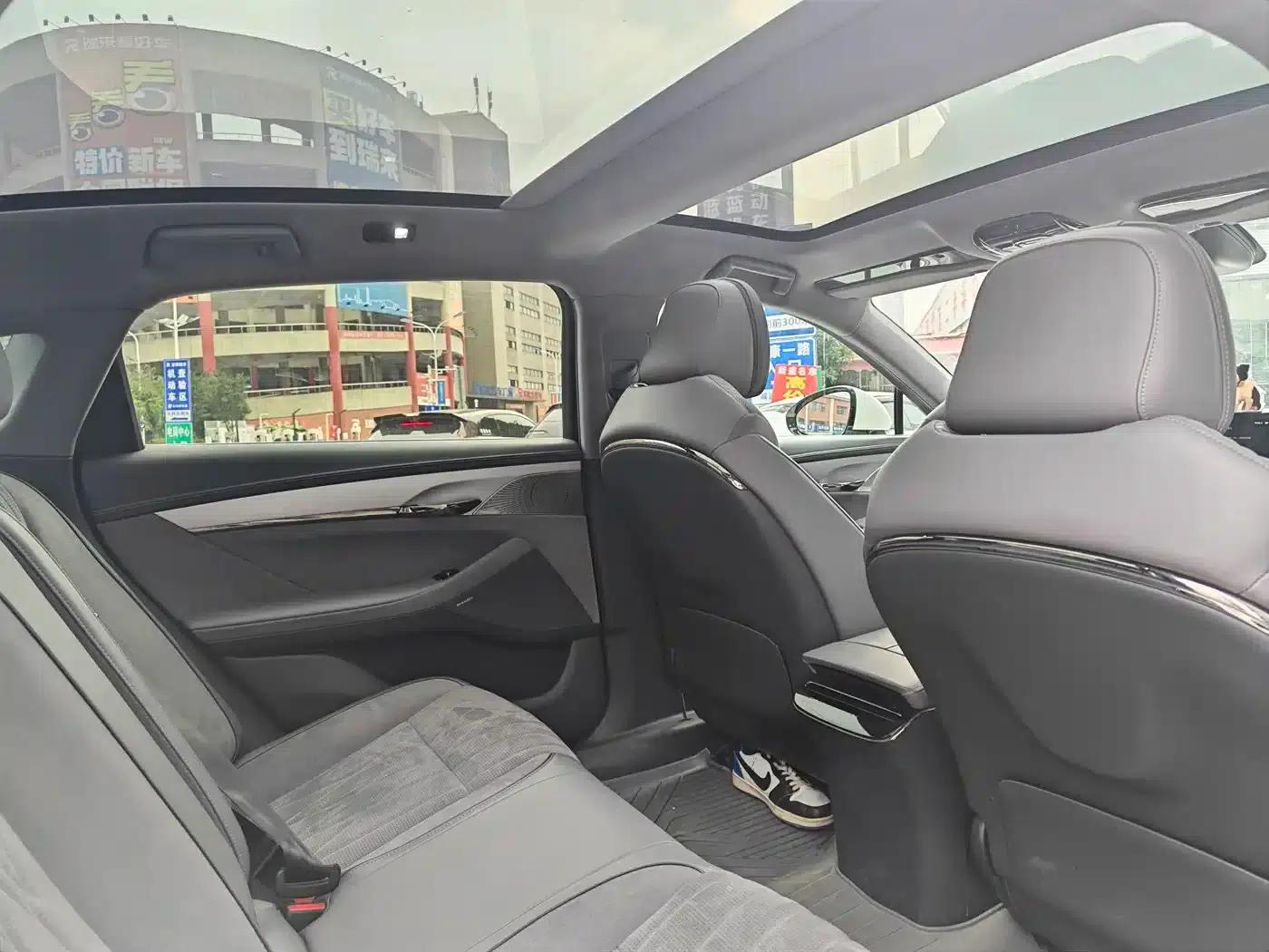Voyah Chase 2023 AWD Standard Edition — миниатюра 12