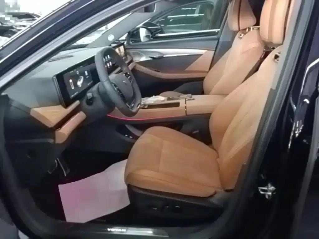 Voyah Chasing the Light 2024 PHEV AWD Long Range Flagship Edition — миниатюра 15
