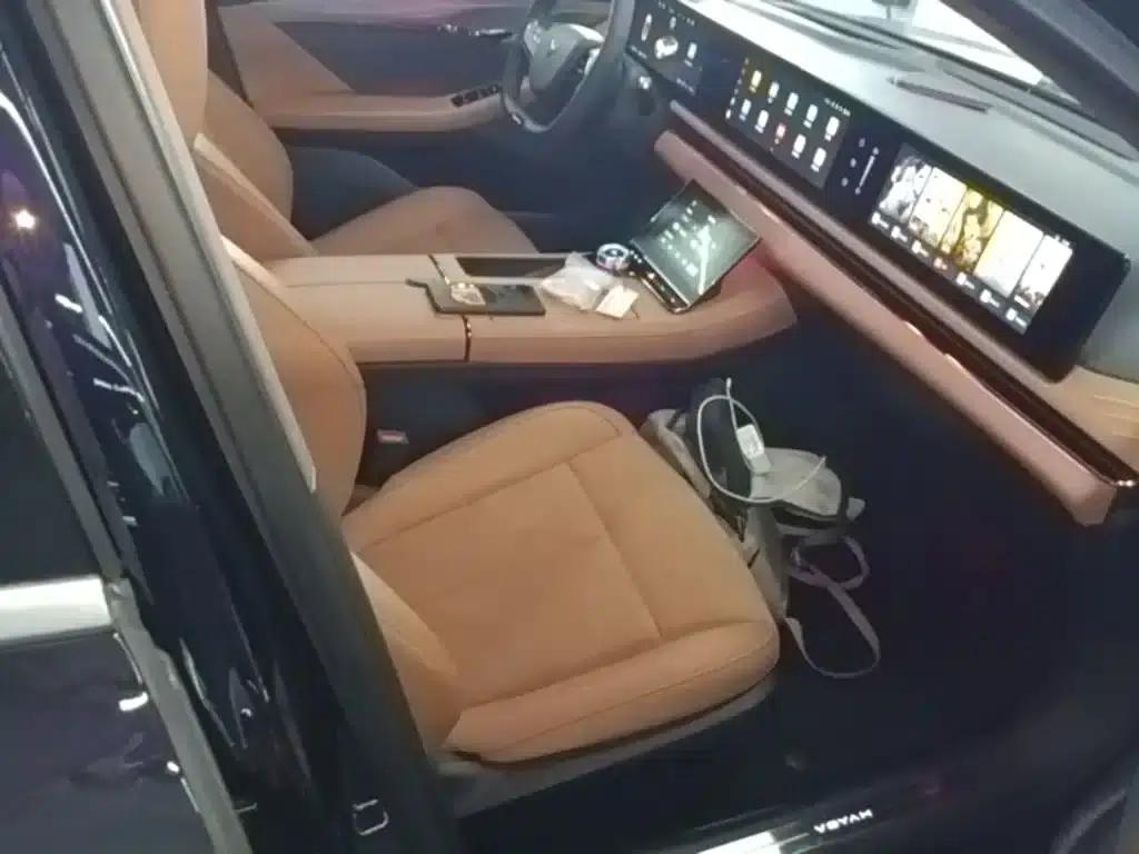 Voyah Chasing the Light 2024 PHEV AWD Long Range Flagship Edition — миниатюра 25