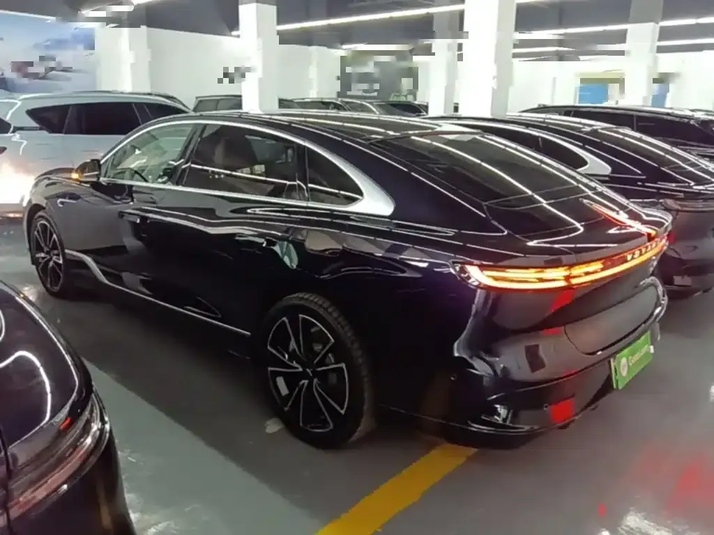 Voyah Chasing the Light 2024 PHEV AWD Long Range Flagship Edition — миниатюра 5