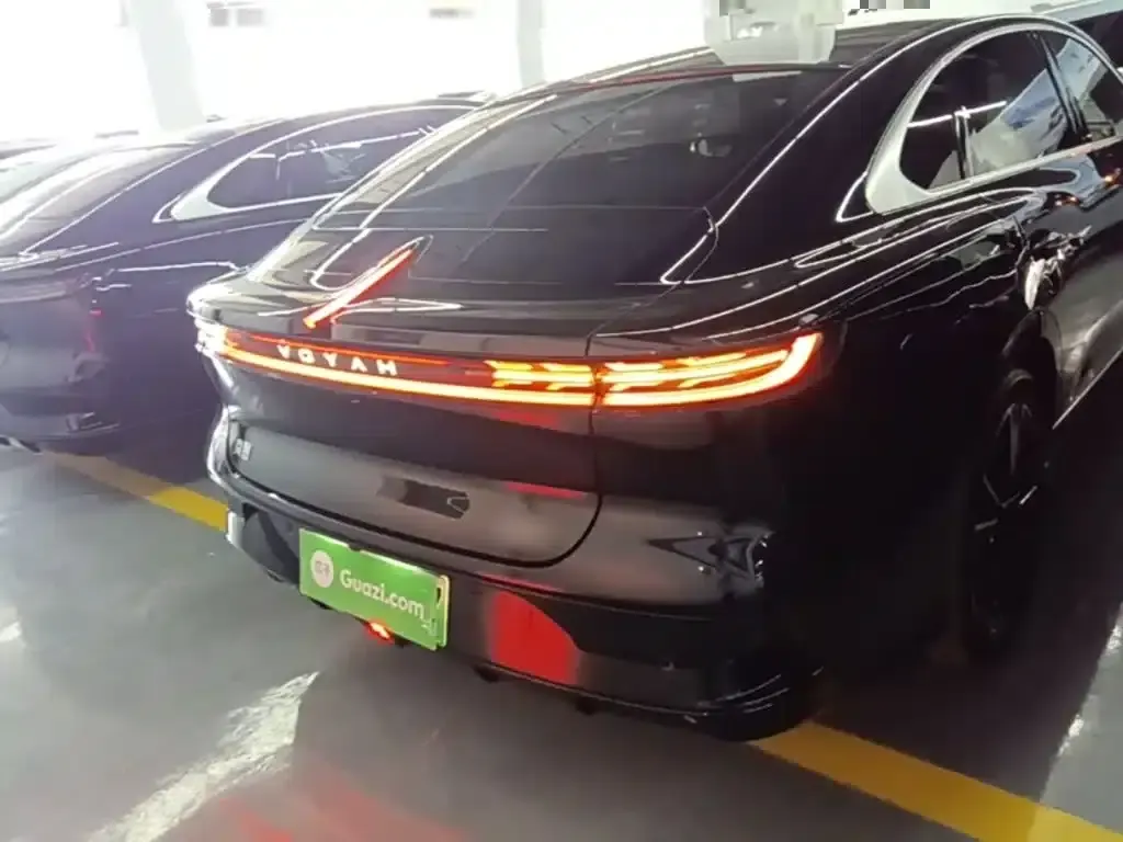 Voyah Chasing the Light 2024 PHEV AWD Long Range Flagship Edition — миниатюра 6