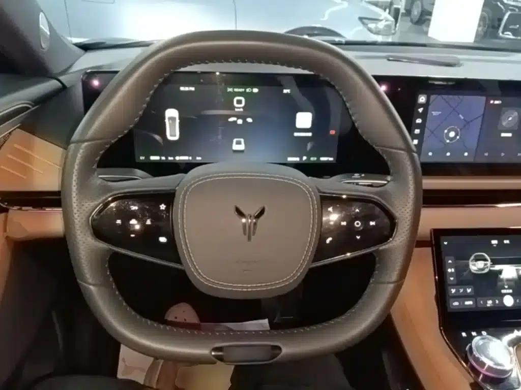 Voyah Chasing the Light 2024 PHEV AWD Long Range Flagship Edition — миниатюра 11