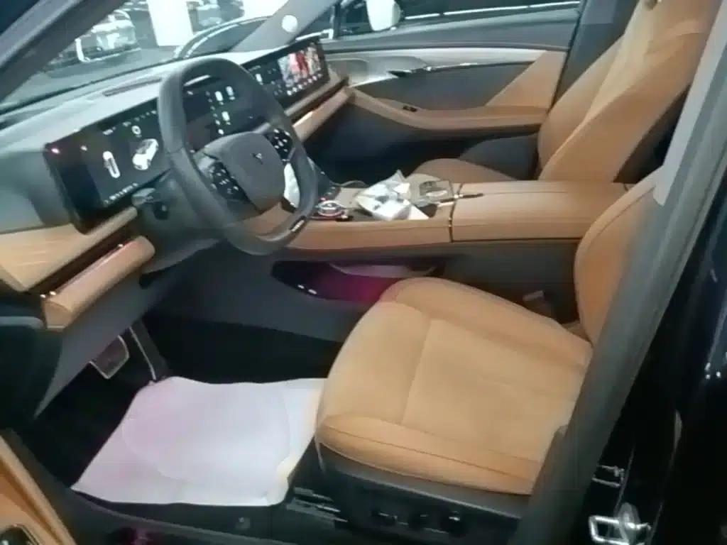 Voyah Chasing the Light 2024 PHEV AWD Long Range Flagship Edition — миниатюра 15