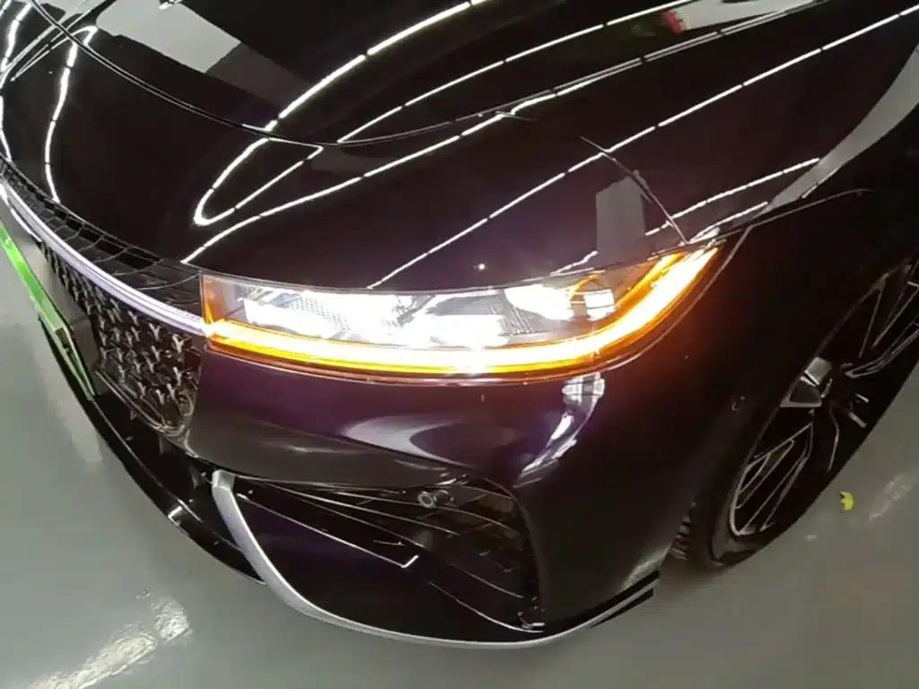 Voyah Chasing the Light 2024 PHEV AWD Long Range Flagship Edition — миниатюра 24