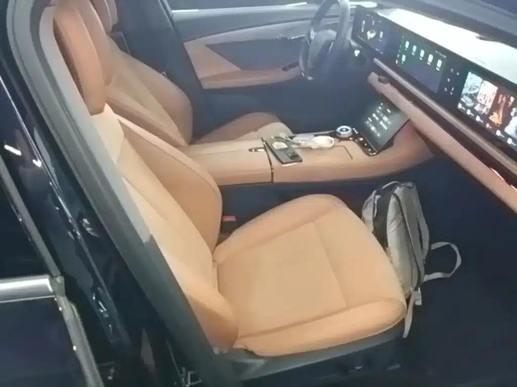 Voyah Chasing the Light 2024 PHEV AWD Long Range Flagship Edition — миниатюра 25