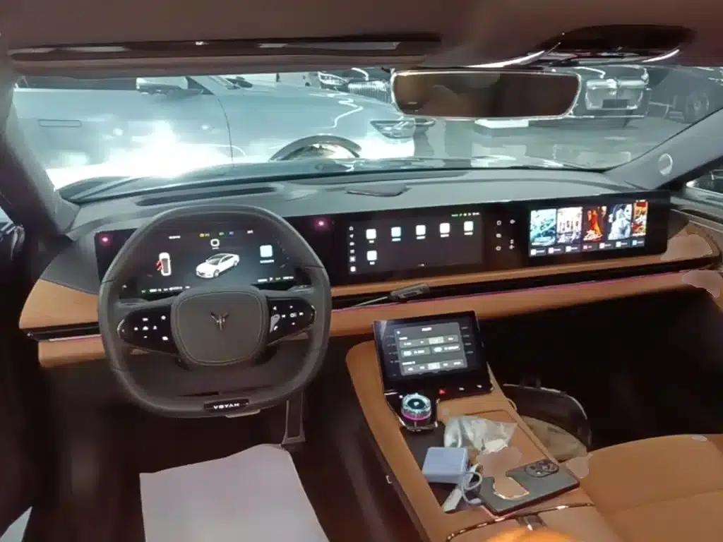 Voyah Chasing the Light 2024 PHEV AWD Long Range Flagship Edition — миниатюра 10
