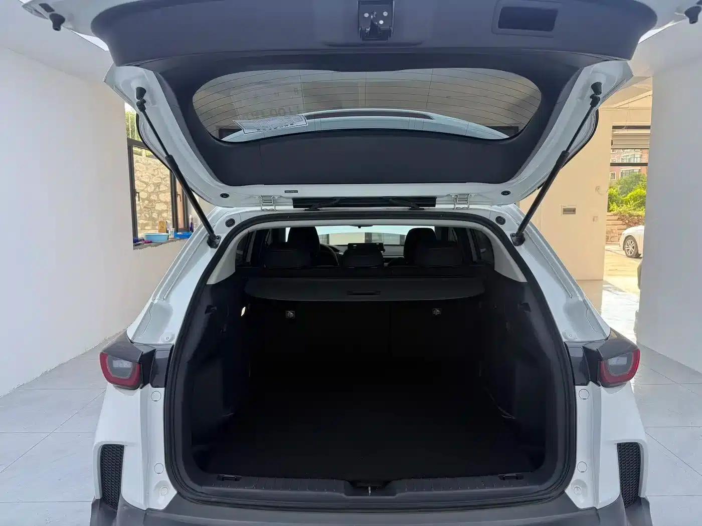 Mazda CX-50 2023 2.0L Driving Edition — миниатюра 13