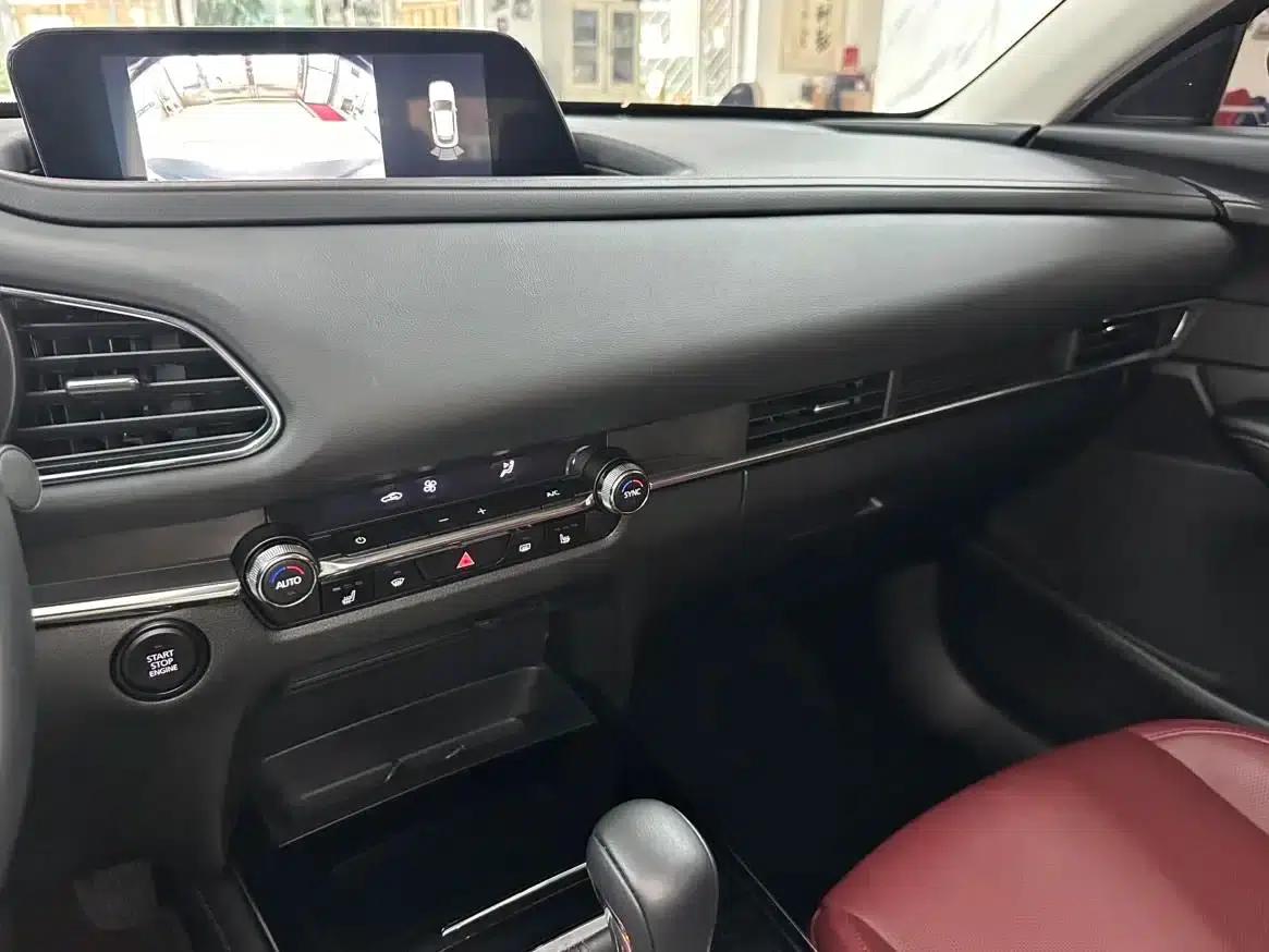 Mazda CX-30 2022 2.0L Automatic Premium Edition — миниатюра 19