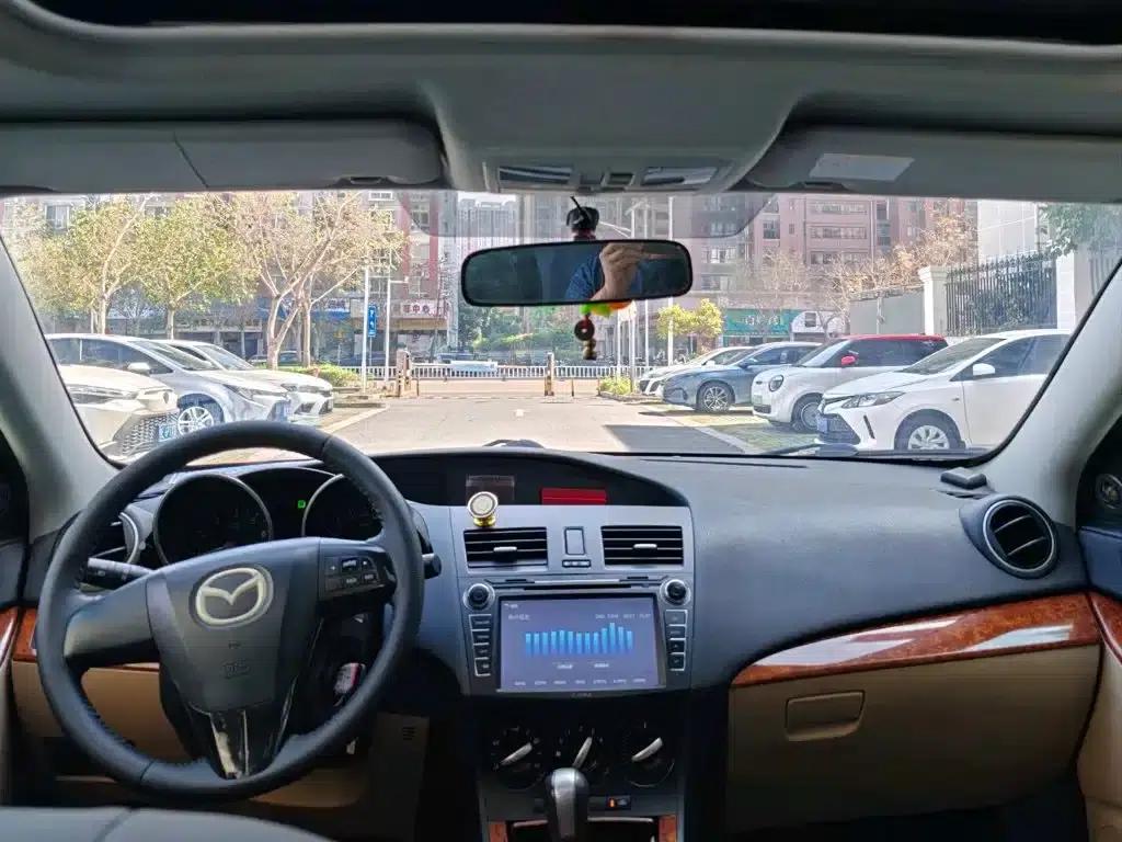 Mazda 3 Axela 2011 Sedan 1.6L Automatic Elite — миниатюра 6
