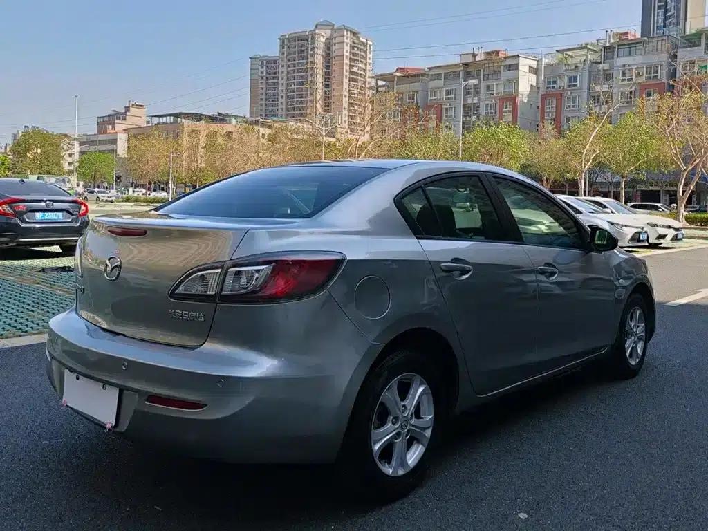 Mazda 3 Axela 2011 Sedan 1.6L Automatic Elite — миниатюра 7