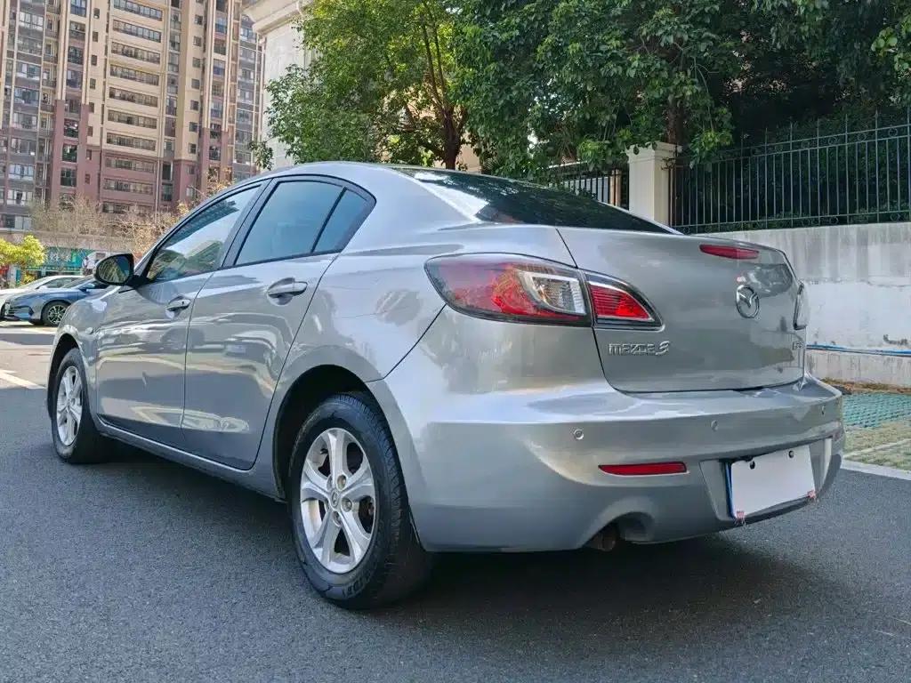 Mazda 3 Axela 2011 Sedan 1.6L Automatic Elite — миниатюра 9