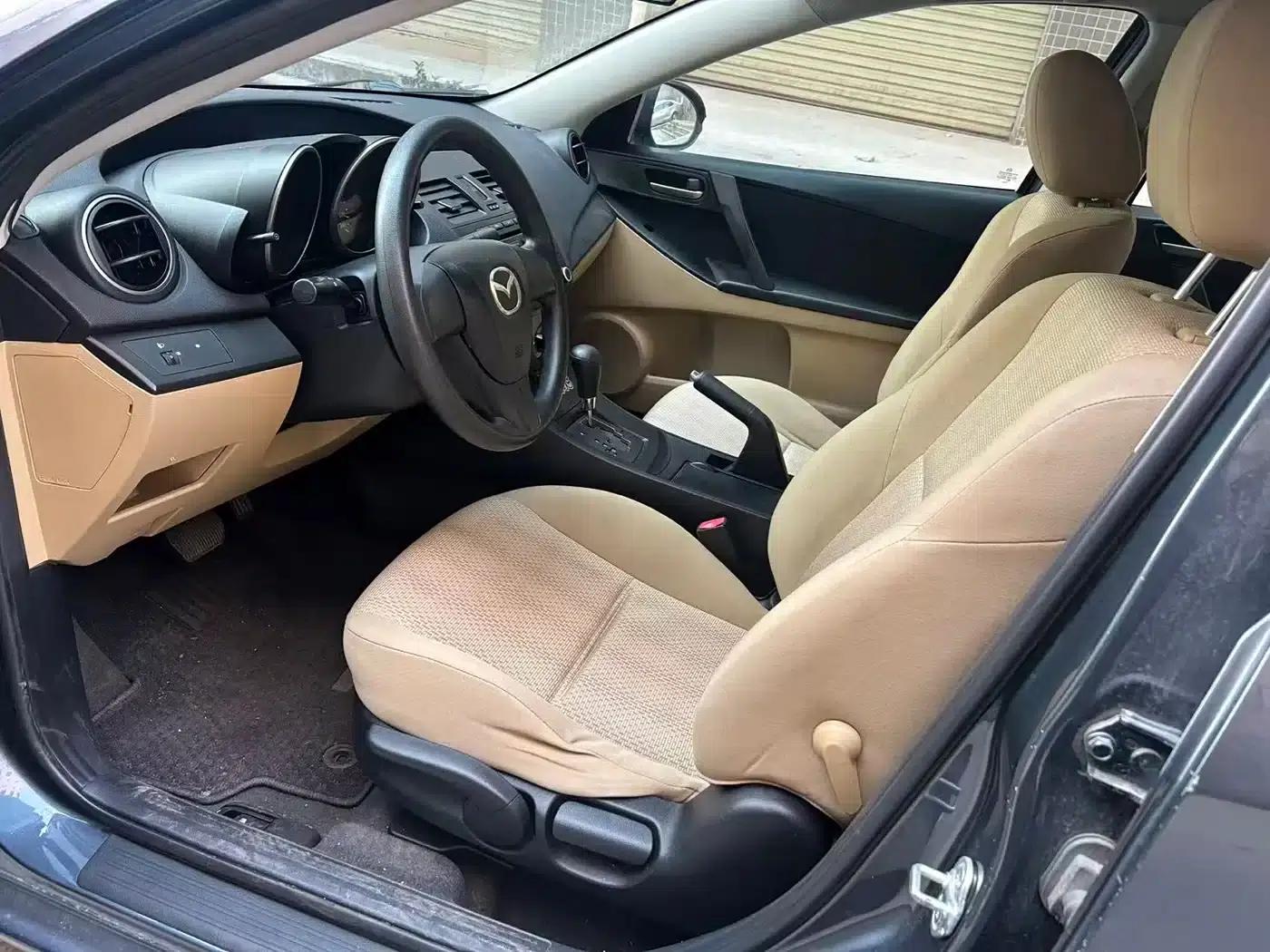 Mazda 3 Axela 2011 Sedan 1.6L Automatic Comfort — миниатюра 7