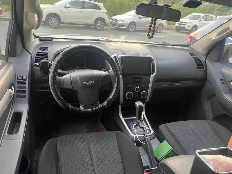 D-MAX 2015 2.5T 2WD Automatic High-Pass Elite 4JK1 — миниатюра 8