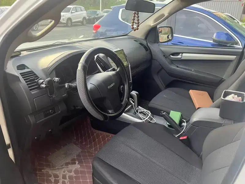 D-MAX 2015 2.5T 2WD Automatic High-Pass Elite 4JK1 — миниатюра 9