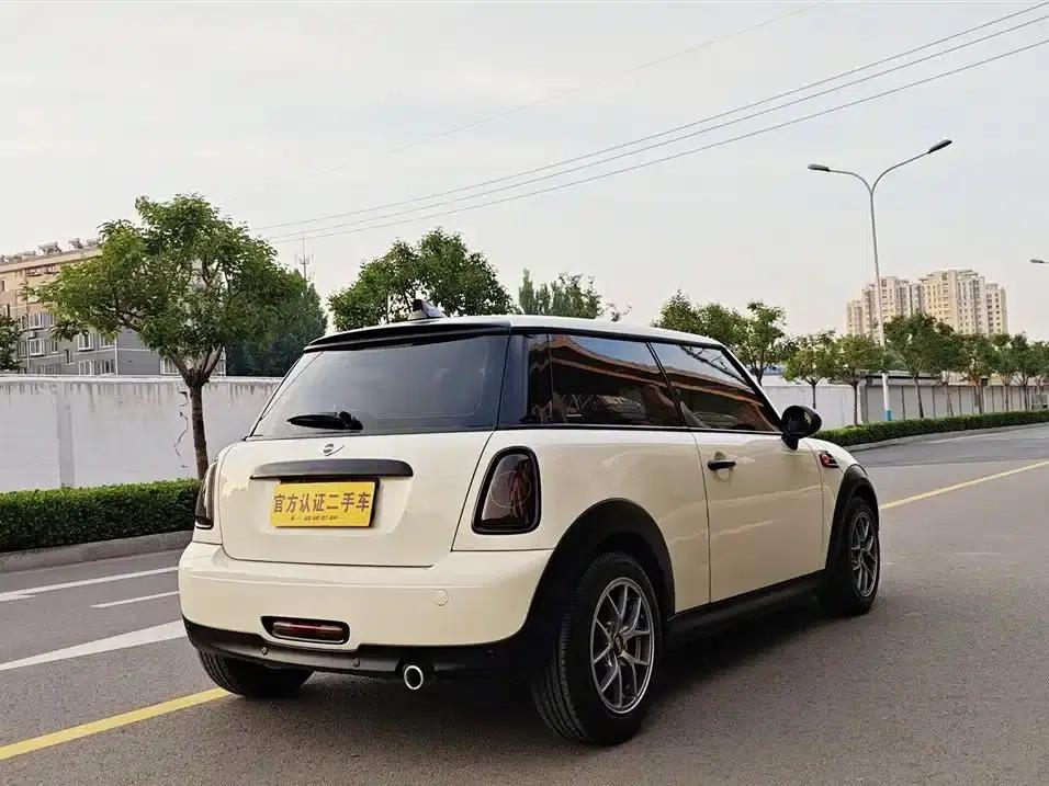 MINI 2013 1.6L ONE Limited Edition - First Model — миниатюра 2